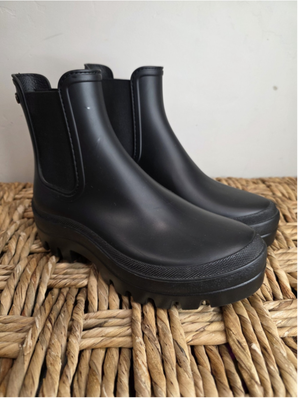 Igor Black Chelsea Rain Boots Lug Sole Waterproof Rubber Women's EU 38 US 7.5